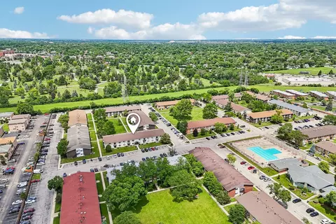 View/Area - 8924 Kenneth Dr #101A, Des Plaines, IL 60016 photo 6 of 7