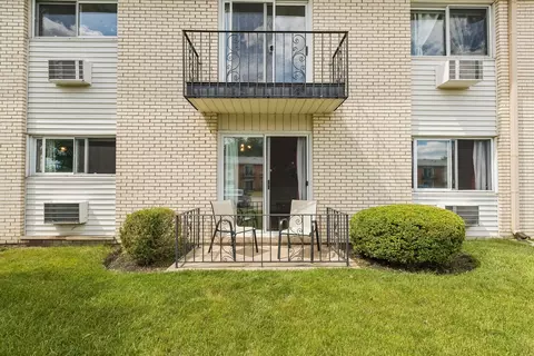 Exterior - 8924 Kenneth Dr #101A, Des Plaines, IL 60016 photo 2 of 4