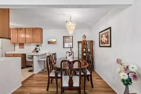 Dining - 8924 Kenneth Dr #101A, Des Plaines, IL 60016 photo 1 of 1