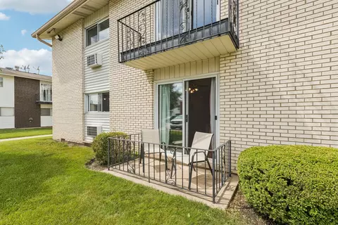 Exterior - 8924 Kenneth Dr #101A, Des Plaines, IL 60016 photo 3 of 4