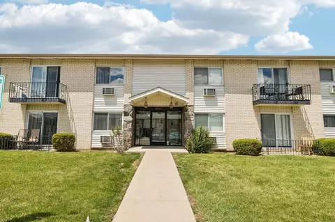 8924 Kenneth Dr #101A, Des Plaines, IL 60016