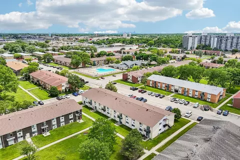 View/Area - 8924 Kenneth Dr #101A, Des Plaines, IL 60016 photo 3 of 7