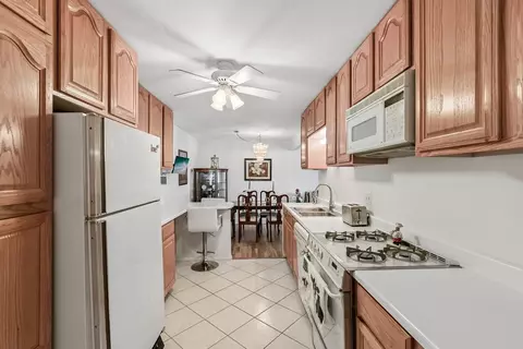 Kitchen - 8924 Kenneth Dr #101A, Des Plaines, IL 60016 photo 1 of 7