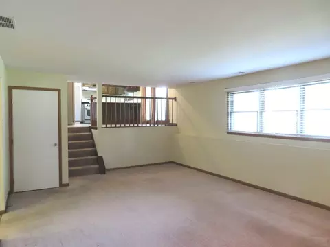 Living - 116 Crabapple Ln, Morris, IL 60450 photo 6 of 6