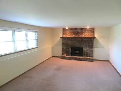 Living - 116 Crabapple Ln, Morris, IL 60450 photo 5 of 6