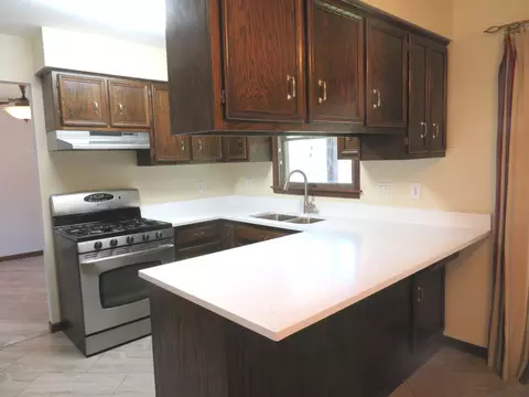 Kitchen - 116 Crabapple Ln, Morris, IL 60450 photo 2 of 3