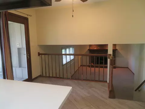 Living - 116 Crabapple Ln, Morris, IL 60450 photo 4 of 6