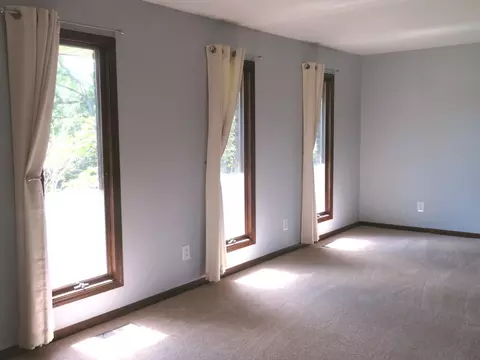 Living - 116 Crabapple Ln, Morris, IL 60450 photo 1 of 6