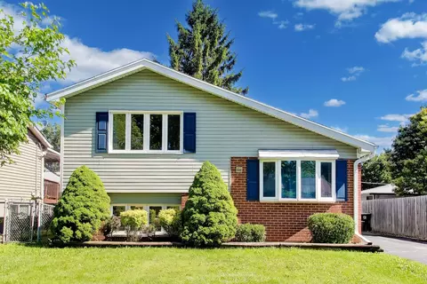 524 Redwing Dr, Round Lake Beach, IL 60073