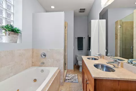 Bath - Undisclosed, Chicago, IL 60622 photo 1 of 2