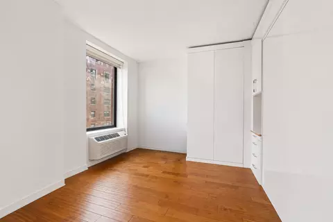 Bedroom - 40 E Delaware Pl #1502, Chicago, IL 60611 photo 4 of 4