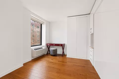 Bedroom - 40 E Delaware Pl #1502, Chicago, IL 60611 photo 4 of 4