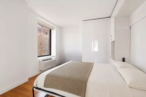 Bedroom - 40 E Delaware Pl #1502, Chicago, IL 60611 photo 3 of 4