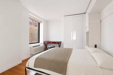 Bedroom - 40 E Delaware Pl #1502, Chicago, IL 60611 photo 3 of 4