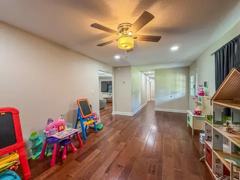 Entry Way - 400 W Wing St, Bement, IL 61813 photo 2 of 2