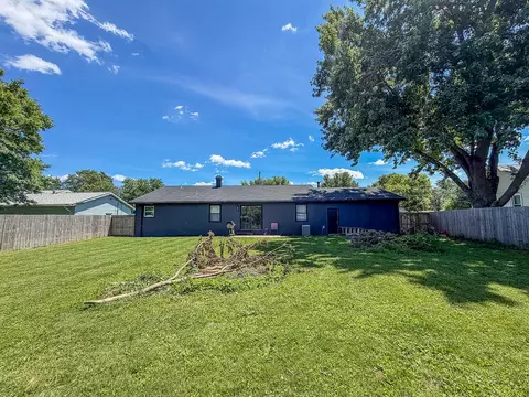 Exterior - 400 W Wing St, Bement, IL 61813 photo 8 of 10