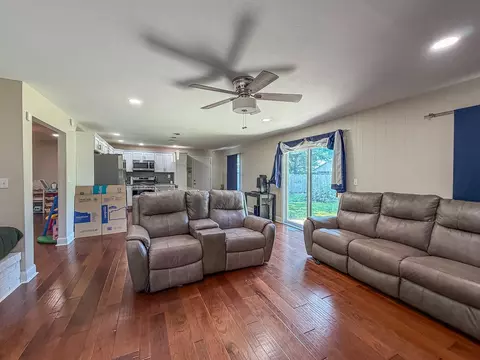 Living - 400 W Wing St, Bement, IL 61813 photo 4 of 6