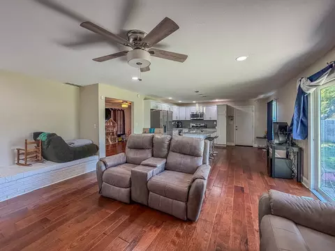 Living - 400 W Wing St, Bement, IL 61813 photo 5 of 6