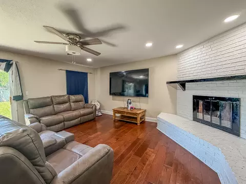 Living - 400 W Wing St, Bement, IL 61813 photo 3 of 6