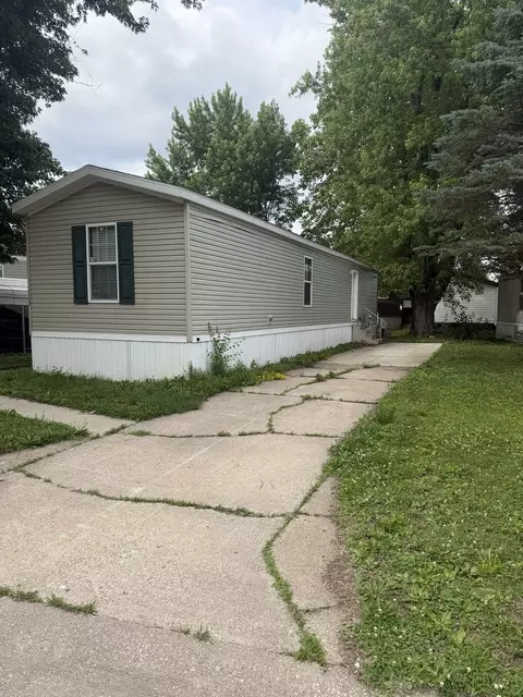 7900 79th Ave W #113, Rock Island, IL 61201