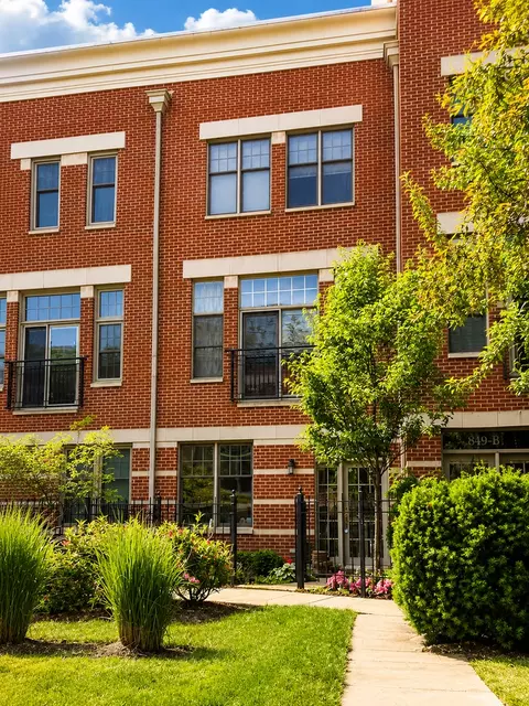 849 N May St #F, Chicago, IL 60642