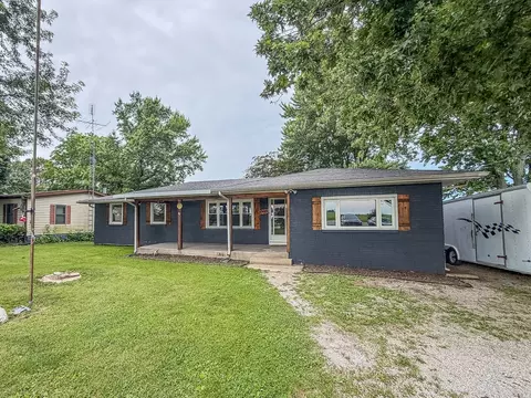 5155 Lake Rd, Mattoon, IL 61938