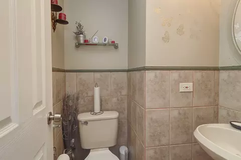 Bath - 440 Wright Ct, Bolingbrook, IL 60440 photo 1 of 2