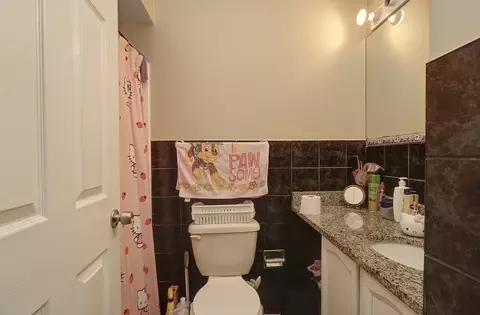 Bath - 440 Wright Ct, Bolingbrook, IL 60440 photo 2 of 2
