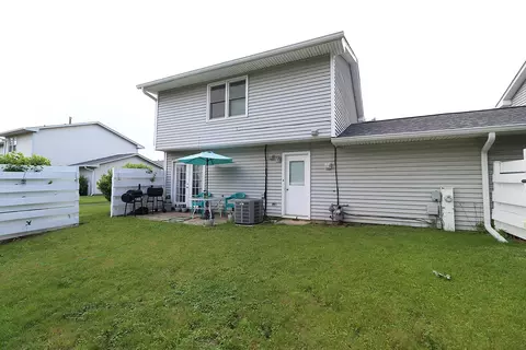 Exterior - 440 Wright Ct, Bolingbrook, IL 60440 photo 3 of 4