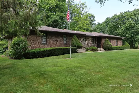10639 W Circle Dr, Beach Park, IL 60099