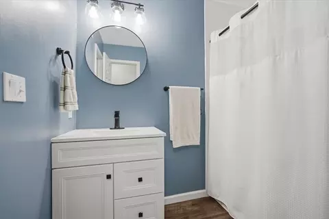 Bath - 1411 Boyne Ct, Normal, IL 61761 photo 1 of 2