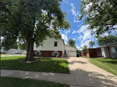 1402 N Hershey Rd, Bloomington, IL 61704 photo 2