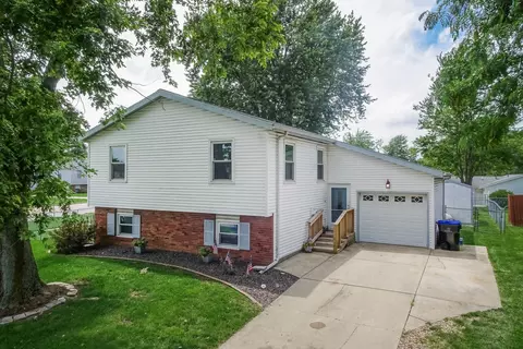 1402 N Hershey Rd, Bloomington, IL 61704 photo 3
