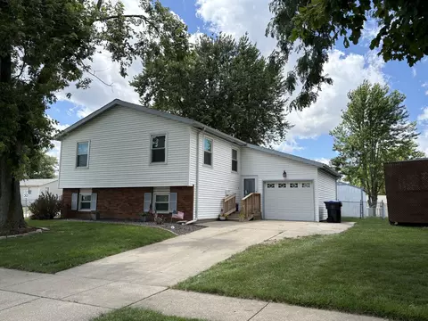 1402 N Hershey Rd, Bloomington, IL 61704 photo 1