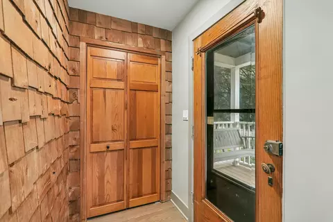 Entry Way - 819 Mapleton Ave, Oak Park, IL 60302 photo 1 of 3