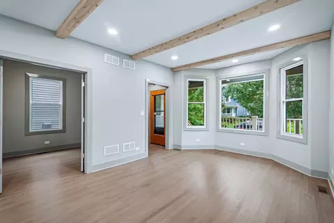 Living - 819 Mapleton Ave, Oak Park, IL 60302 photo 2 of 5