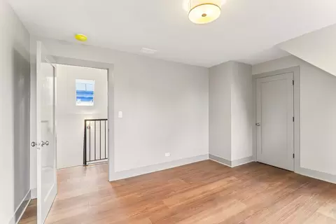 Bedroom - 819 Mapleton Ave, Oak Park, IL 60302 photo 8 of 11