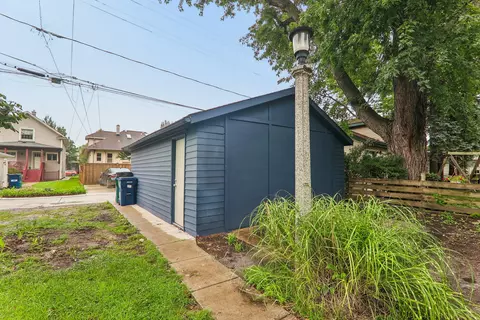 Exterior - 819 Mapleton Ave, Oak Park, IL 60302 photo 6 of 7