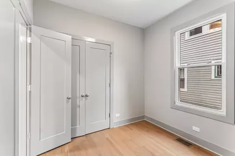 Bedroom - 819 Mapleton Ave, Oak Park, IL 60302 photo 1 of 11