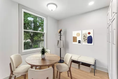 Dining - 819 Mapleton Ave, Oak Park, IL 60302 photo 2 of 2
