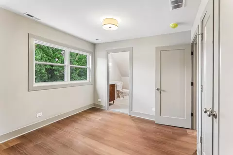Bedroom - 819 Mapleton Ave, Oak Park, IL 60302 photo 5 of 11