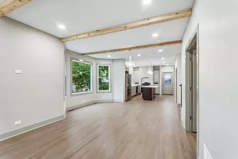 Living - 819 Mapleton Ave, Oak Park, IL 60302 photo 5 of 5