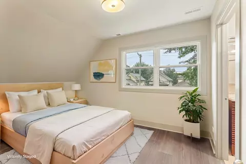 Bedroom - 819 Mapleton Ave, Oak Park, IL 60302 photo 3 of 11