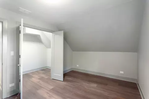 Bedroom - 819 Mapleton Ave, Oak Park, IL 60302 photo 4 of 11