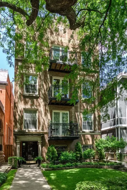 640 W Fullerton Pkwy #3, Chicago, IL 60614