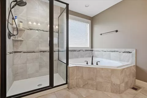 Bath - 2604 Red Rock Rd, Normal, IL 61761 photo 3 of 7