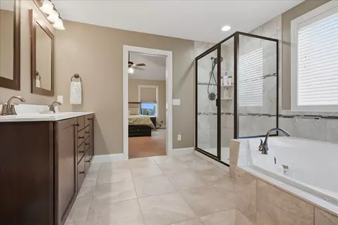 Bath - 2604 Red Rock Rd, Normal, IL 61761 photo 4 of 7