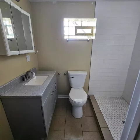 Bath - 2608 E 92nd St, Chicago, IL 60617 photo 1 of 2