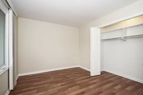 Bedroom - 1475 Rosedale Ln, Hoffman Estates, IL 60169 photo 2 of 6