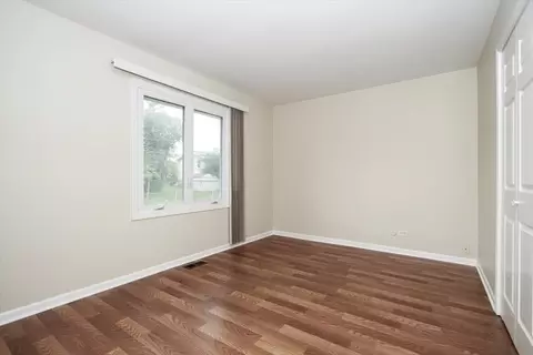 Bedroom - 1475 Rosedale Ln, Hoffman Estates, IL 60169 photo 1 of 6